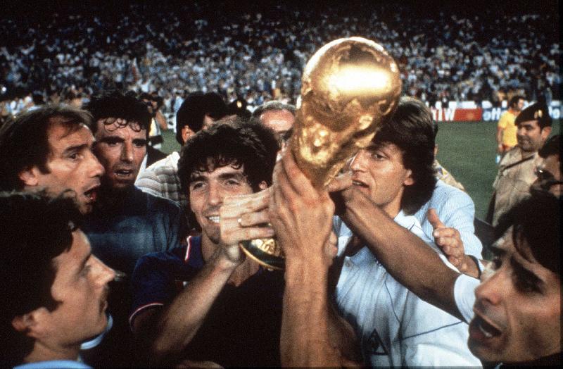 Photo Paolo Rossi à la Coupe du monde de football, Espagne, 1982 Après la victoire en finale contre l'Allemagne