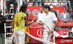 Photo Poignee de mains entre les joueurs de tennis Rafael nadal et Roger Federer