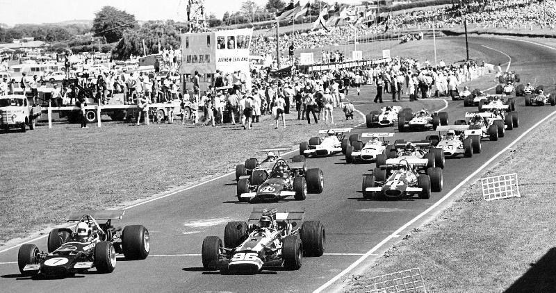 Photo formule 1 Formule 5000 Matich 7, Goth 96, Neil Allen 26, Graeme Lawrence etc pukekohe, 1971