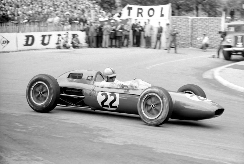 Photo formule 1  Jack Brabham au point culminant du lotus 24 à la gazoterie du Grand Prix de Monaco, 1962.