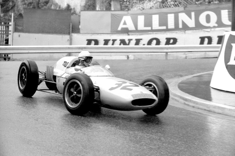 Photo formule 1 Masten Gregory au volant d'une station UDT Lotus 24 au Grand Prix de Monaco, 1962.