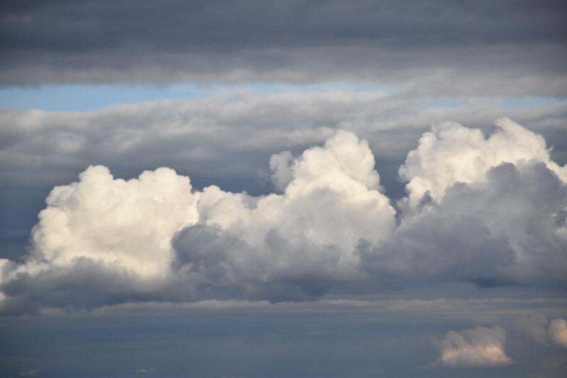 Des nuages dans un ciel de printemps