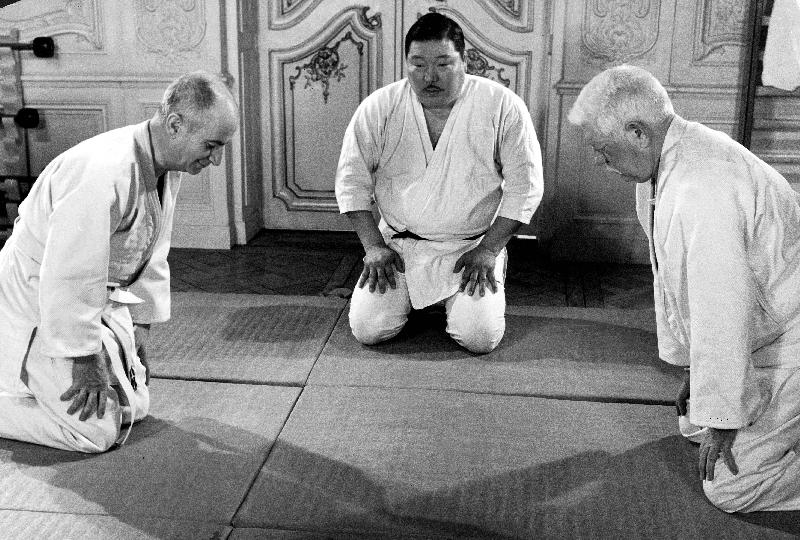 Photo film Louis de Funes et Jean Gabin sur le plateau du film Le tatoue