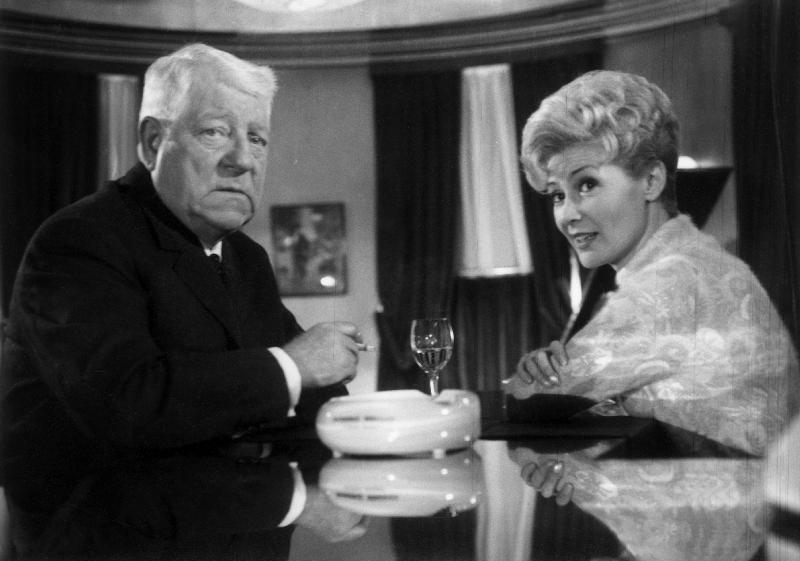 photo film Sous le signe du taureau de GillesGrangier et ecrit par MichelAudiard avec Colette Dereal et Jean Gabin 1969