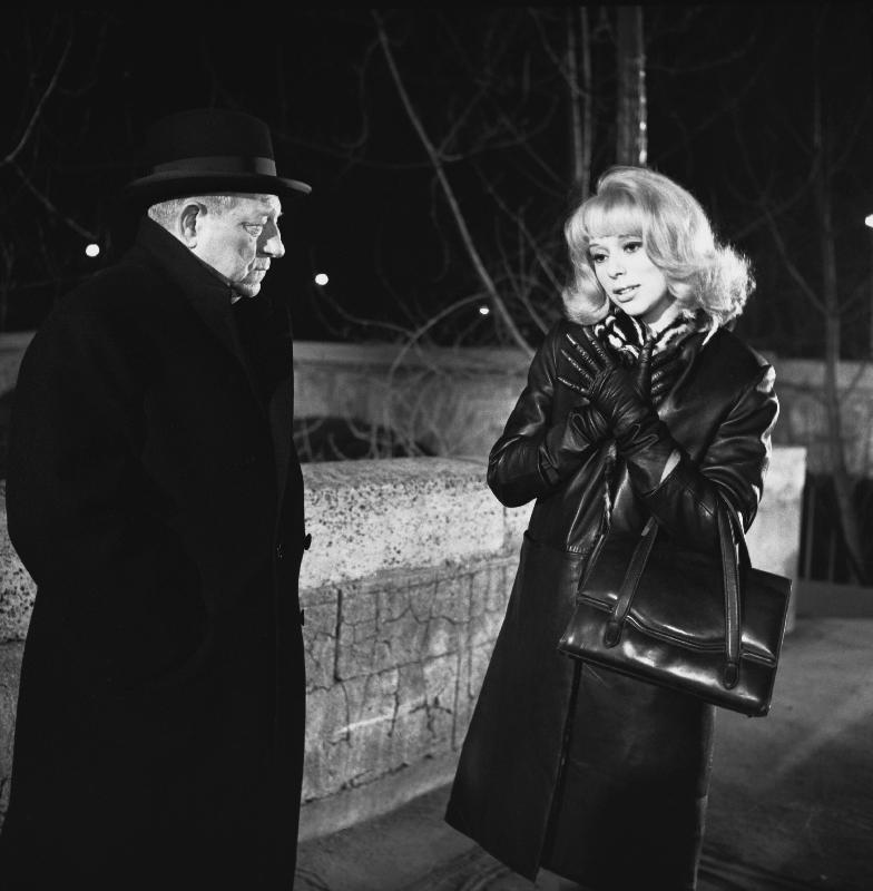 Jean Gabin and Mireille Darc Monsieur de Jean Paul Le Chanois 1964 Les Films Copernic