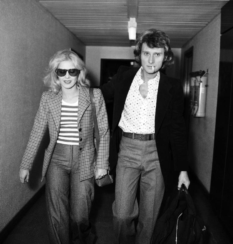 Photo Johnny Hallyday et Sylvie Vartan arrivant sur le plateau de l'émission TV, 11 décembre 1972