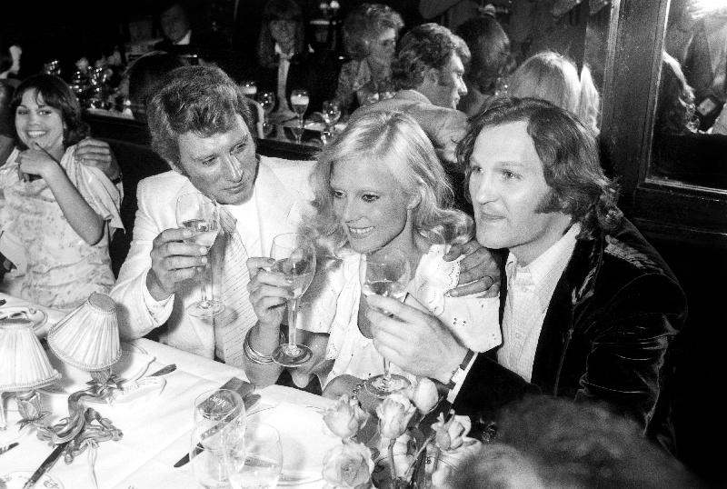 Photo de Johnny Hallyday et Sylvie Vartan avec le compositeur Jean Jacques Debout