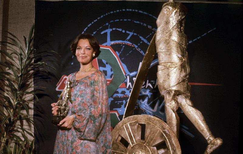 Photo de L'actrice Romy Schneider reçoit le Prix du cinéma français, 3 avril 1976 (photo)