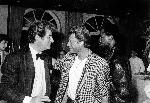 Photo Les chanteurs français Eddy Mitchell et Johnny Hallyday lors d'un gala de la mode, le 20 septembre 1985 (photo)