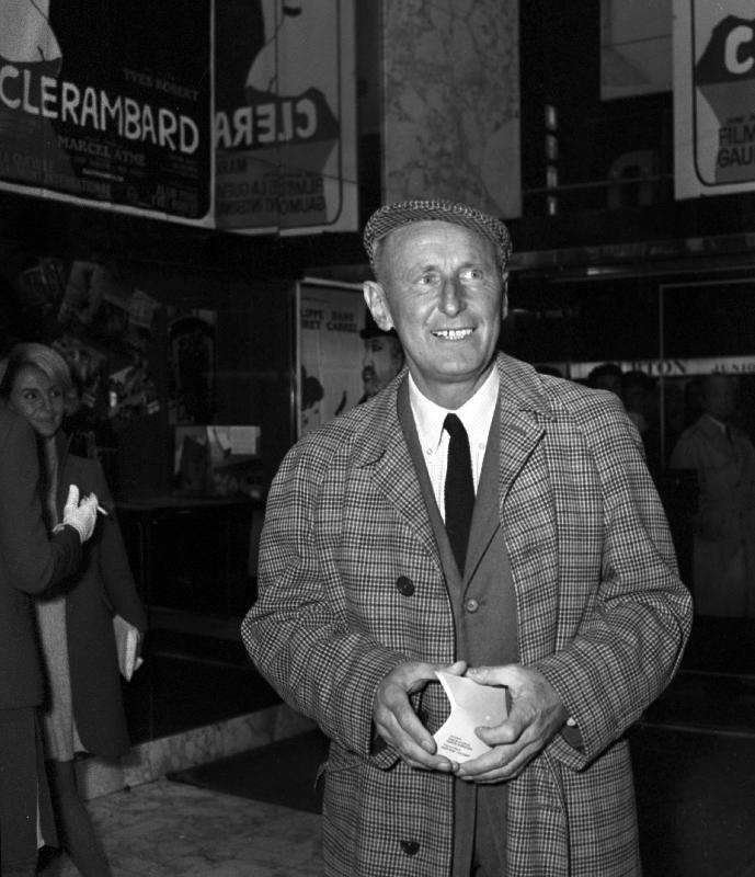 Photo Bourvil à la première du film « Clerambard », Paris, 2 octobre 1969 