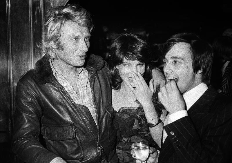 Photo Johnny Hallyday, chanteur Dani et Thierry Le Luron à l'anniversaire de Dani, 4 octobre 1794