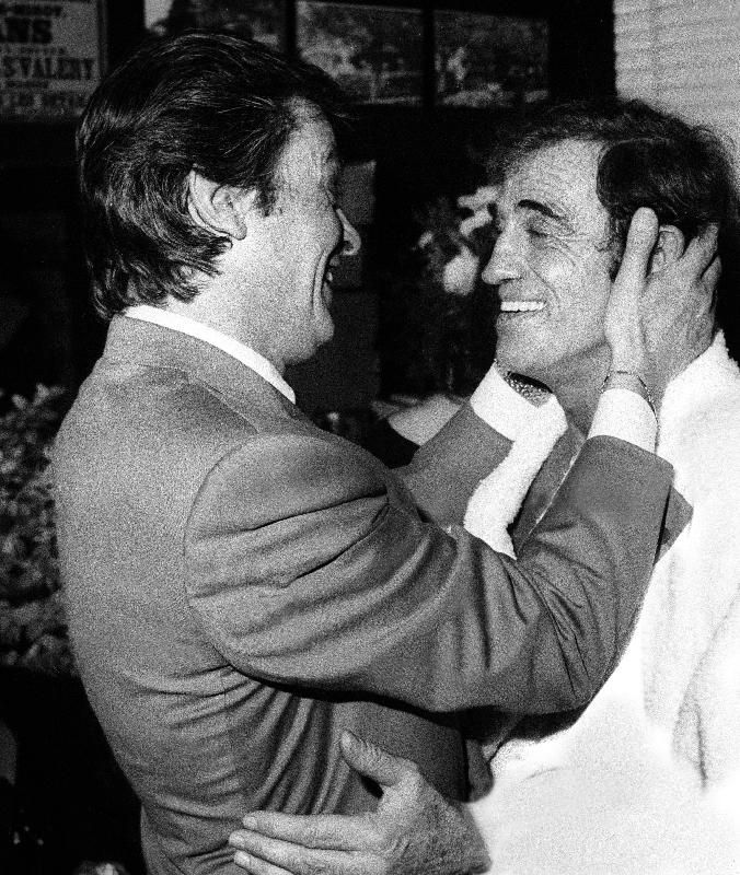 Photo Alain Delon félicite Jean Paul Belmondo