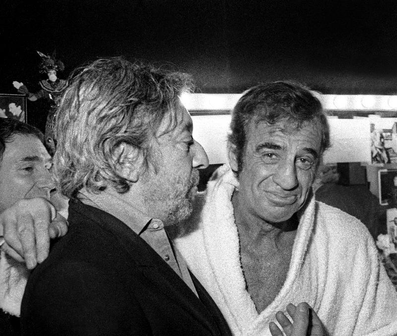 Photo Serge Gainsbourg félicite Jean Paul Belmondo