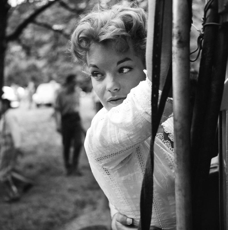 Photo film Christine, réalisé par Pierre Gaspard-Huit, 1958  Sur le plateau, Romy Schneider.