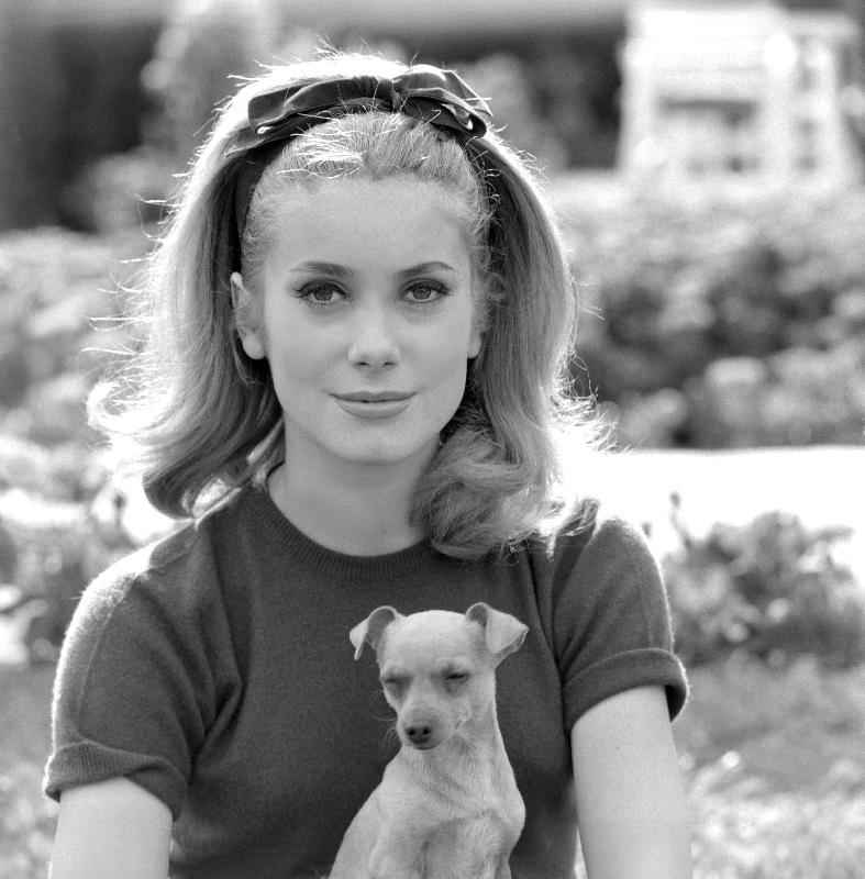 Photo film Et Satan conduit le bal (Et Satan appelle le tour), réalisé par Grisha Dabat, 1962 Portrait de Catherine Deneuve