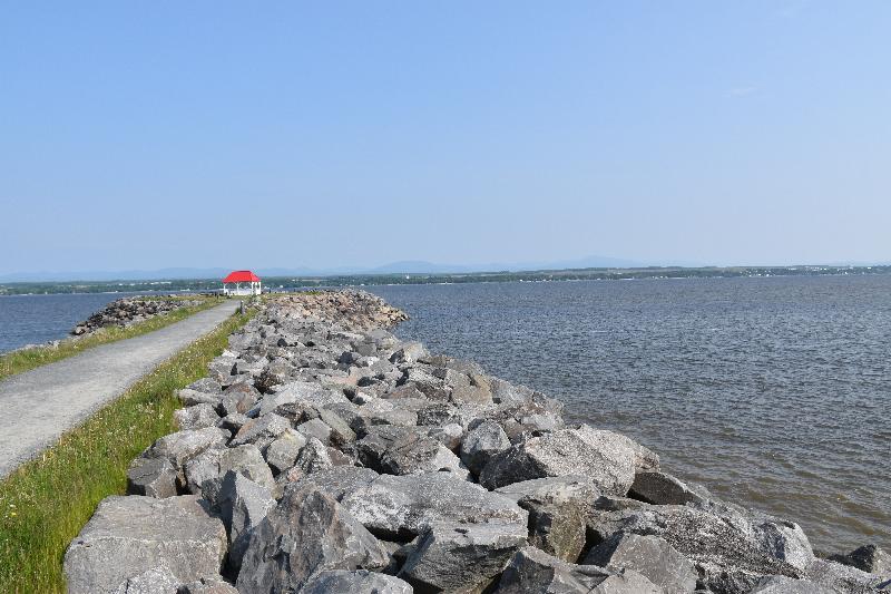 Le quai de la marina en été