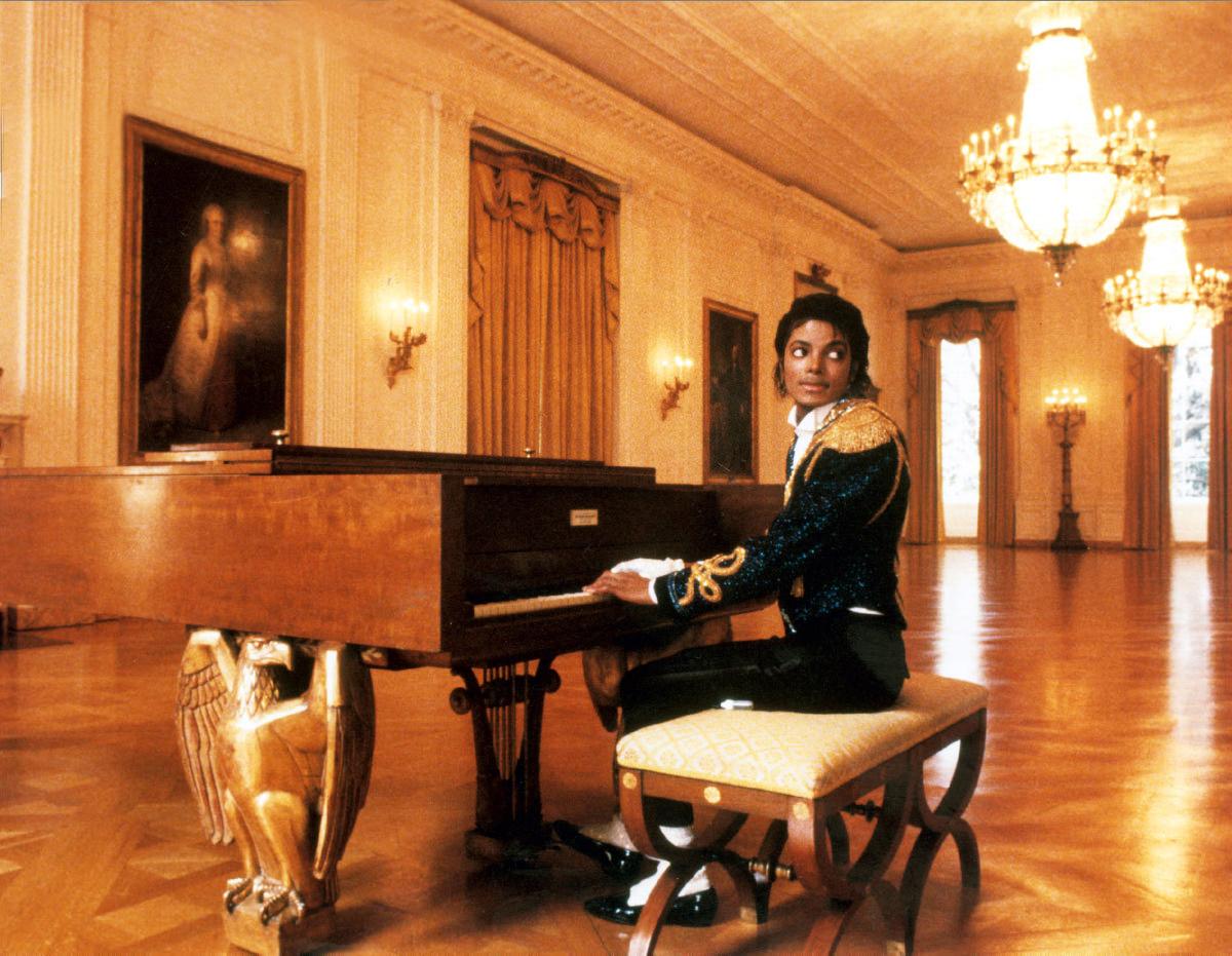 Poster photo Michael Jackson au Piano - acheter Poster photo Michael